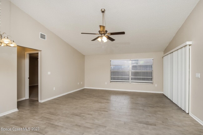 Photo - 865 Pine Wood Ave