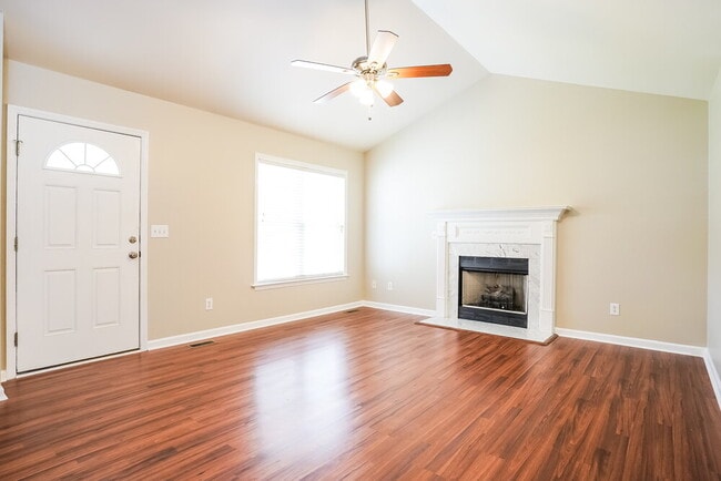 Photo - 305 Wood Green Dr