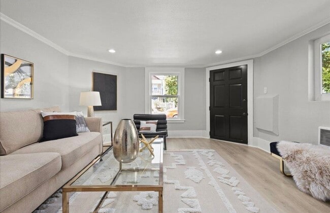 Photo - 3236 Helen St