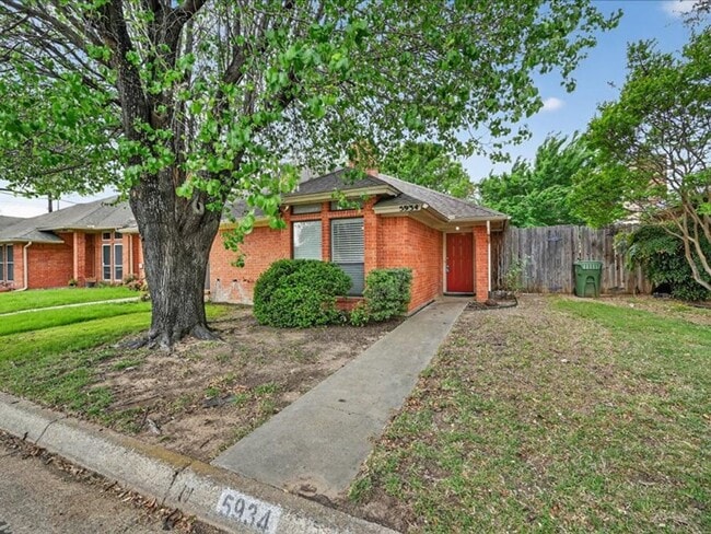 Building Photo - 2 bedroom 2bathroom Duplex Arlington 76017