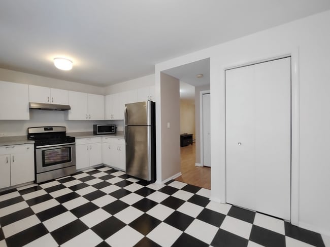 Photo - 7241 Franklin St