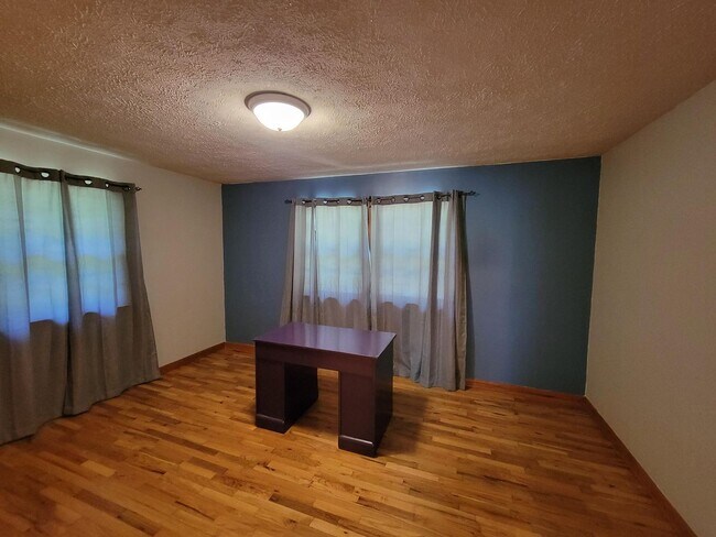 Photo - 3 bedroom house 1.5 bathroom