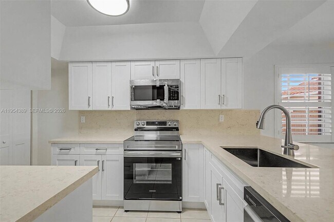 Photo - 6560 SW 138th Ct