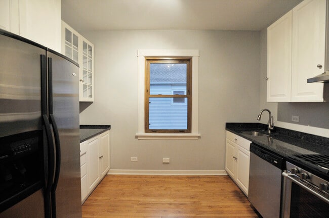 Photo - 5714 W Dakin St Unit 2