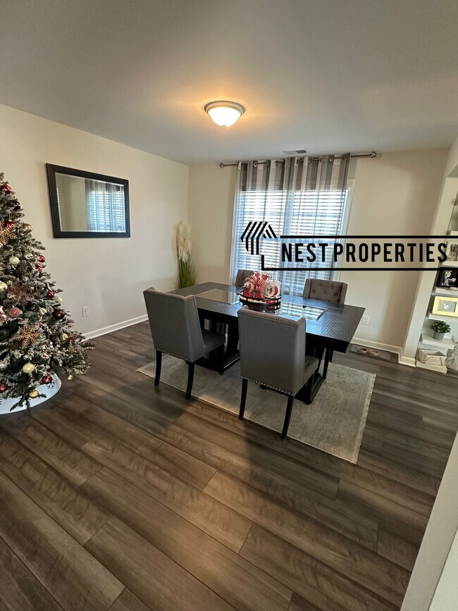 Photo - 2102 County Line Trl