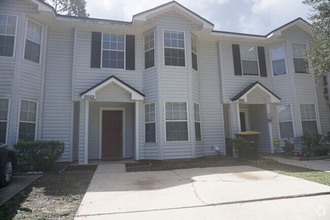 Building Photo - Spacious town home in west Jacksonville