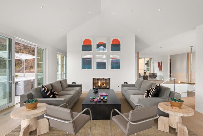 Photo - 365 Branding Ln