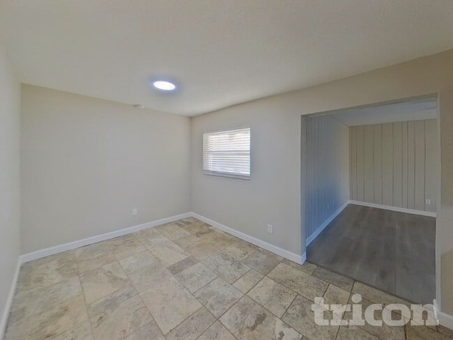 Photo - 902 Check Pl