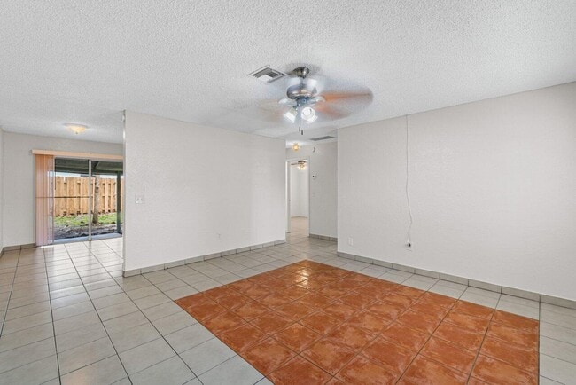 Building Photo - 4905 Gulfstream Rd