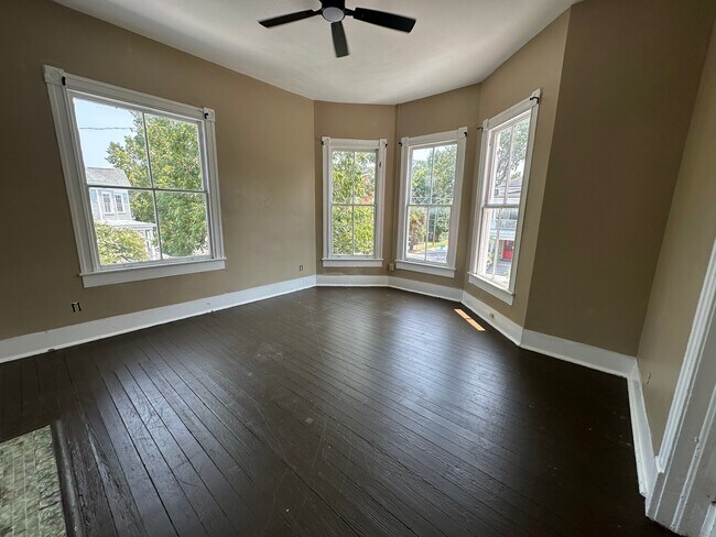 Photo - 203 W 35th St Unit Upper