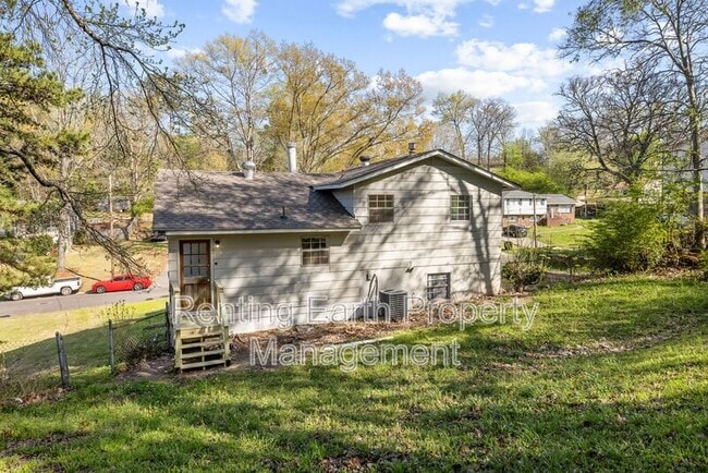 Photo - 2836 Creek Ln NE