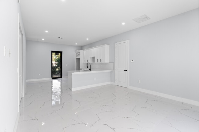 Photo - 3501 10th St SW