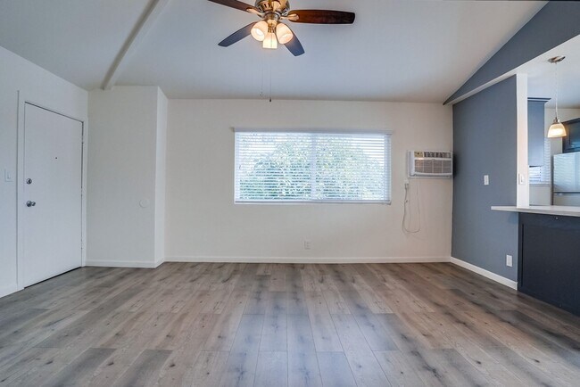 Photo - 1042 Leighton Ave (B)