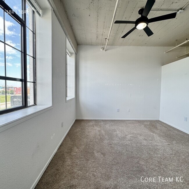 Photo - 320 W 7th St Unidad 101