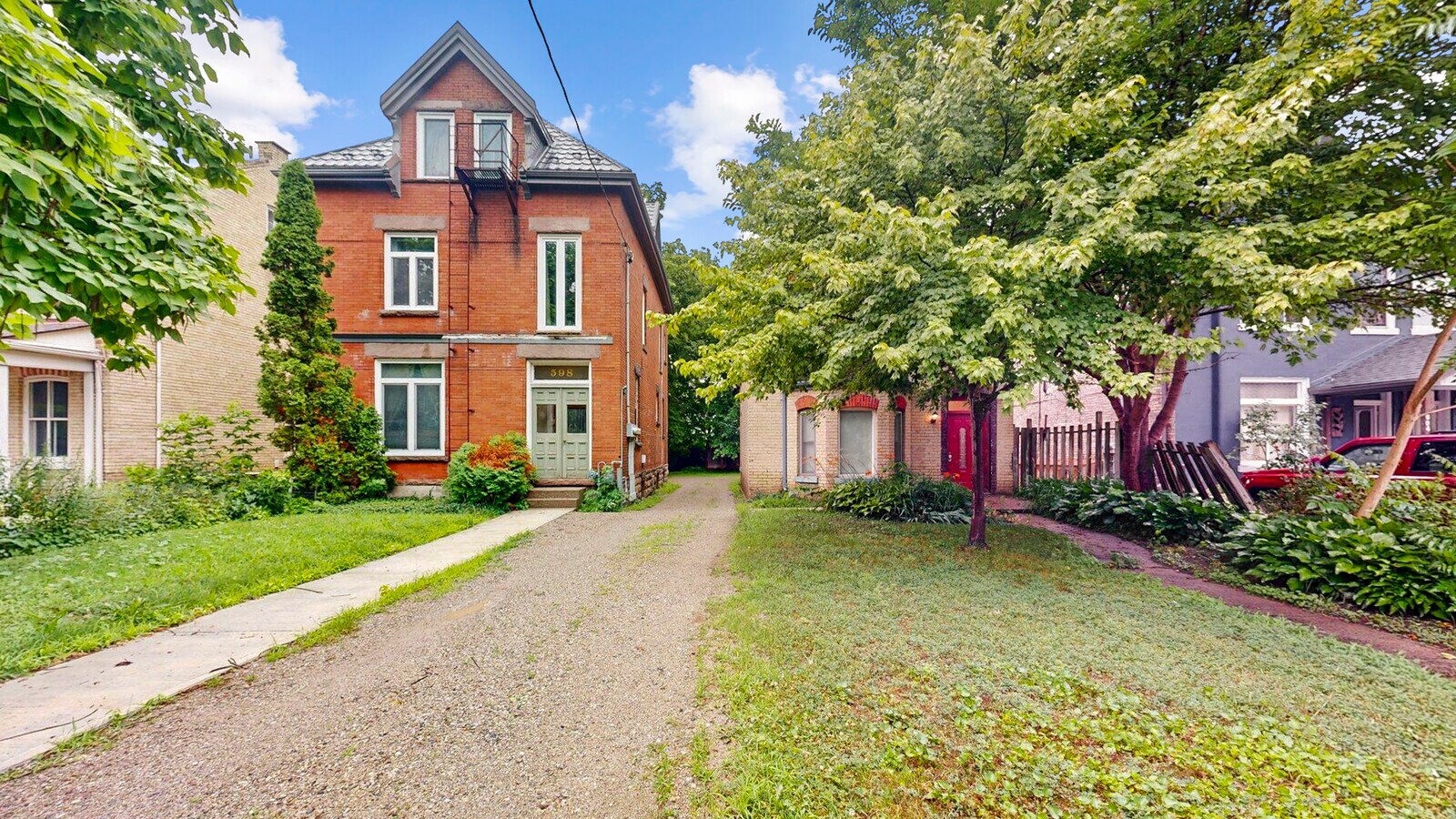 CHARACTER TWO BEDROOM LOFT APARTMENT IN WOODFIELD - CHARACTER TWO BEDROOM LOFT APARTMENT IN WOODFIELD Unit 3