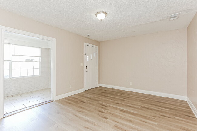 Photo - 6514 N Pearl St