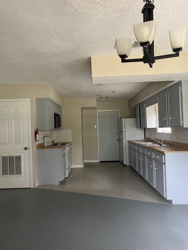 Photo - 20045 FM306 Unit 104