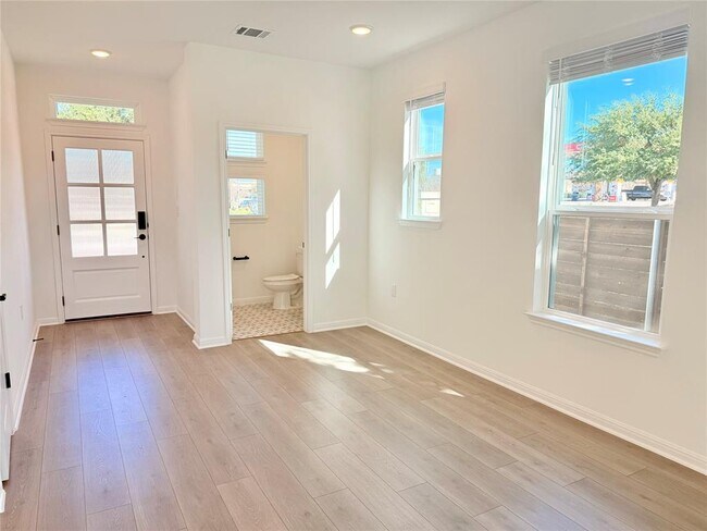 Photo - 1401 Iberville Dr