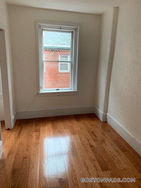 Building Photo - 31 Park Dr