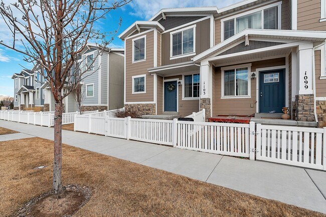 Photo - 3 Bed 2.5 Bath Townhome in Bluffdale