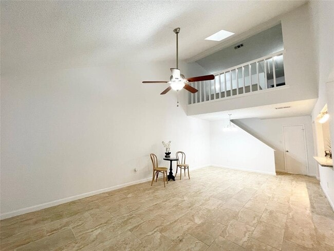 Photo - 13897 Hollowgreen Dr Unidad 3 Rental