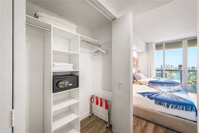 Photo - 2602 E Hallandale Beach Blvd Unidad SI ID1227523P