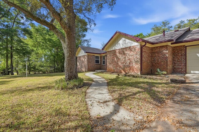 Photo - JULY RENT FREE! All Brick Home with New Flooring Throughout in Ft. Walton Beach!