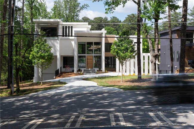 Building Photo - 2650 Fairoaks Rd Rental