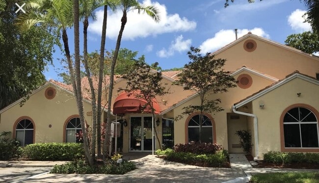 Photo - 1135 Coral Club Dr Apartments