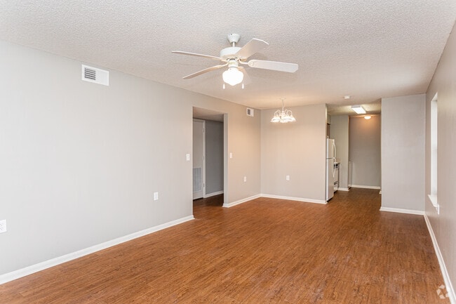 2BR, 2BA - 1,021 SF