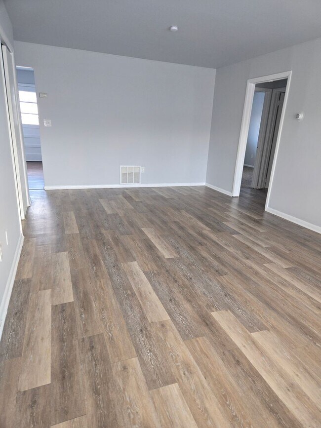 Photo - Large 2 bedroom, 1 bathroom Unit 1035-B