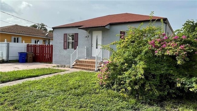 Photo - 163 SW 5th St