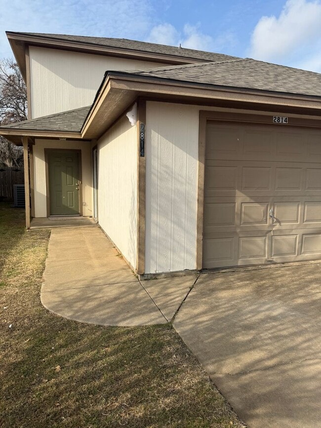 Building Photo - JAMES2812-14 Unit 2814