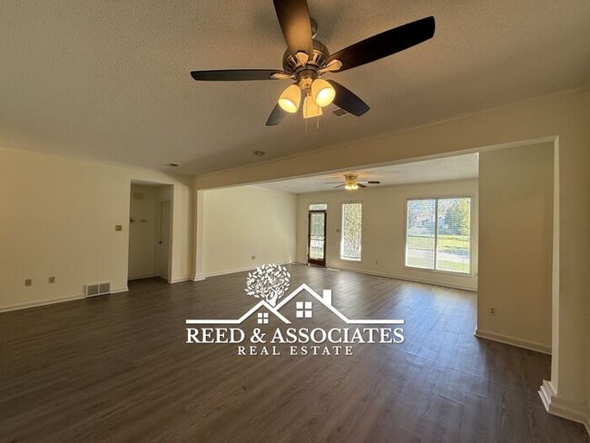 Photo - Spacious: 3 Bedroom in Cordova!