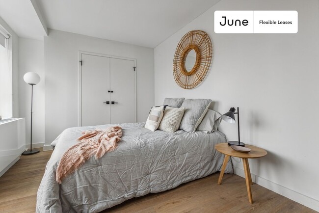 Building Photo - Absolutely ROOM at The Heritage House