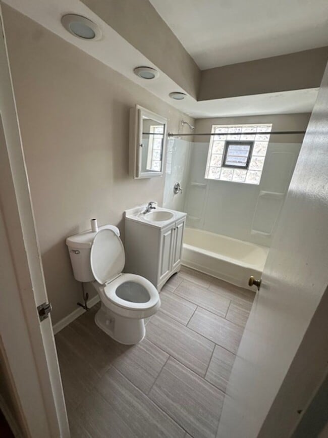 Photo - 5607 Unidad 1s