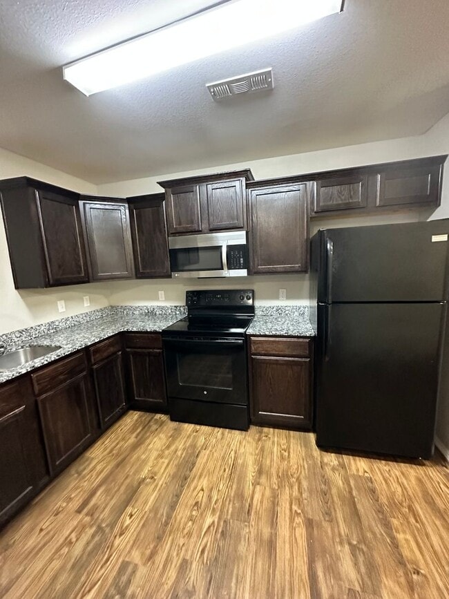 Photo - 2900 SW Amberwood Ave