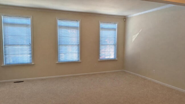 Photo - Spacious townhome