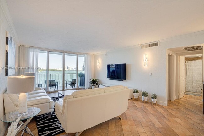 Photo - 10350 W Bay Harbor Dr Unidad 4T