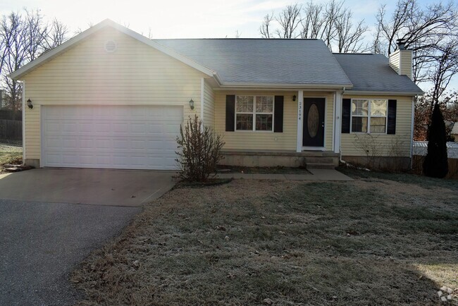 Building Photo - Beautiful spacious home in Waynesville