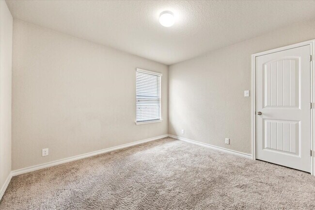 Large, 4 bedroom single story in a beautiful community full of amenities for you to enjoy!