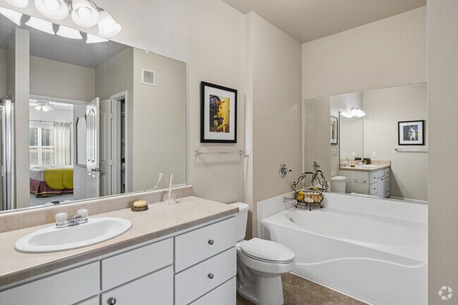 2BR, 2BA - 1,246SF - Primary Bathroom
