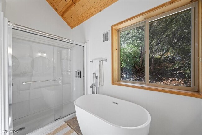 Photo - 310 Kris Kringle Rd