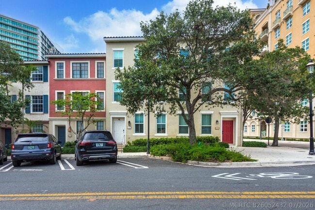 Photo - 636 Fern St
