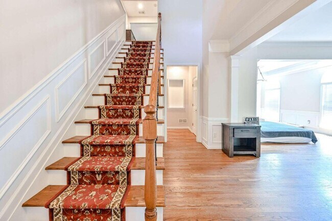 Photo - 345 Eastcote Dr