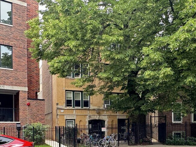 Photo - 2432 N Linden Pl Unidad 503 Rental