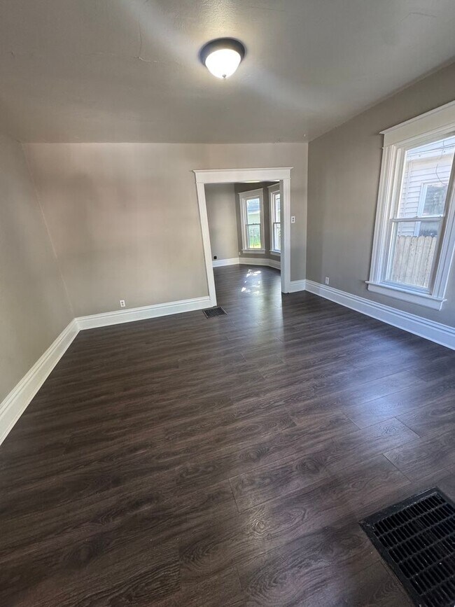 1714 Oakland St