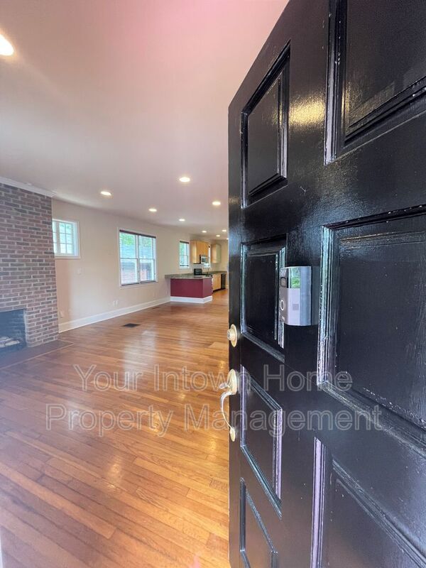 Photo - 639 Somerset Terrace NE