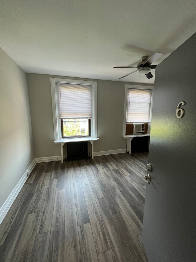 Photo - 221 S 41st St