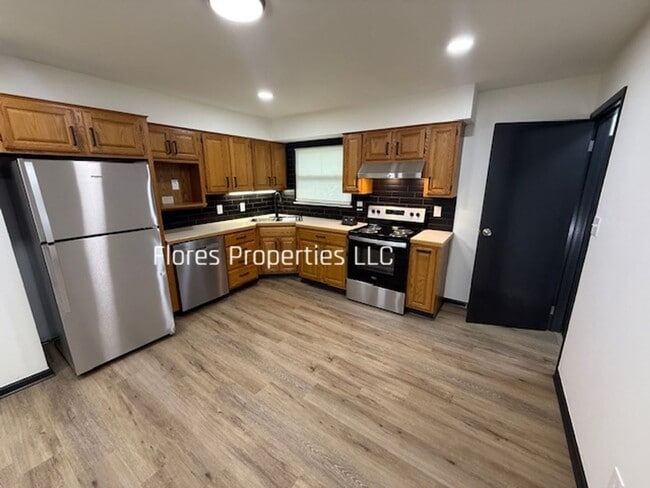 Photo - 6406 Fairacrest Rd